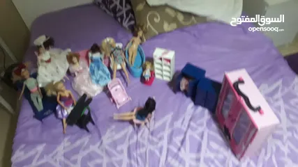  21 باربيات وملحقاتها بحاله جيده للبيع