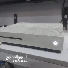  1 اكس بوكس ون اس ابيض مع يدتين مستعمل شغال مية فالمية فش مشاكل نهائيا المعنى التواصل على الأرقام