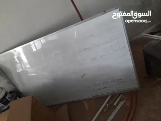  4 كراسيه دراسه عدد 14  مع  وايت بورد الكرسي عالكوم 10 دنانير