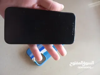  5 جهاز ايفون 12 برو ماكس مستعمل بحاله ممتازه للبيع مع كافر اثنين و سماعة ايفون اير بودز و شاحن