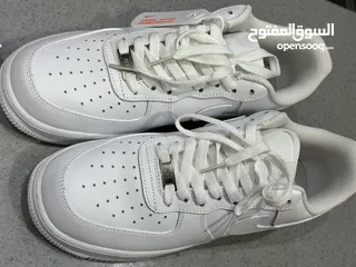  9 حذاء Nike Air Force 1 أبيض جديد – مقاس 43