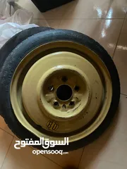  2 سبيرات  عدد 2 مع مفاتيح جنط وجك