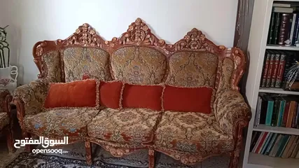  6 كنب حفر خشب احمر 7مقاعد ثلاثيه وأربع مقاعد مفرد طقم الثاني 7مقاعد تفصيل