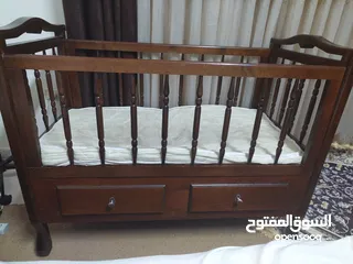  4 متفرقات ولوازم للبيع للأطفال والمنزل
