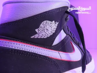  7 Nike Jordan 1’s Mid Particle Grey Gym Red (Price is negotiable/ يمكن التفاوض للسعر)