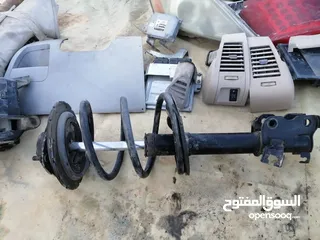  23 قطع سيارة نيسان مورانو موديل من 2004 الى 2008  **المحرك غير موجود** لكن باقي القطع بحالة ممتازة جدًا