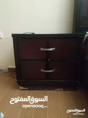  2 غرفة نوم تفصيل بحالة ممتازة للبيع وممكن بيع خزانة او سرير لحال