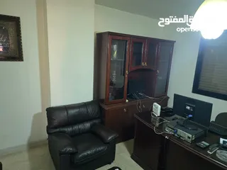  1 أثاث مستعمل للبيع بداعي السفر بحالة جيدة