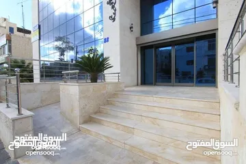  3 مكاتب تجارية بأسعار مميزة ومساحات مختلفة