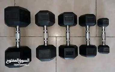  4 دامبلز ثابت الشكل السداسي متوفر بجميع الاوزان حديد مغطى ربر مميز وفخم يوجد خدمة توصيل