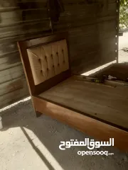  5 تخت مفرد خشب لاتيه قشرت بلوط مستعمل بحال الوكالة  السعر قابل للتفاوض للاستفسار الاتصال على الرقم