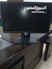  1 شاشه ديل مكتبيه الشاشه بحاله الوكاله. السعر قابل للتفاوض