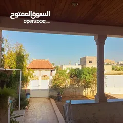  27 بيت طابقين في منطقه هادئه و مخدومه للبيع