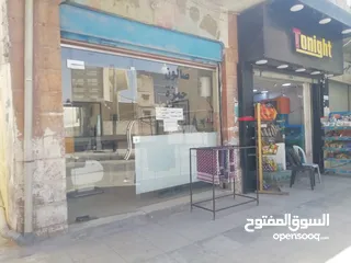  1 صالون رجالي للبيع مع كافة معداته بداعي السفر وعدم التفرغ