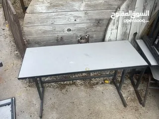  1 مقاعد وطاولات شبه جديد كميه كبيره