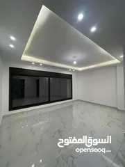  16 شقة ارضية للبيع في الجبيهة 145م + 50م ترس وكراج مستقل (شقتين في الطابق) على 3 شوارع من المالك