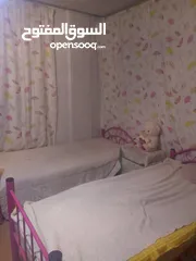  2 تختين حديد شبه جديد بحالة الممتاز سبب البيع ديق المكان مو بحاجه لاي شي لا دهان لون زهر يت اصل واتس
