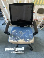  1 كرسي مكتبي متحرك
