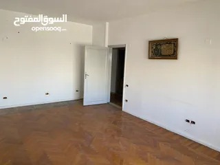  9 شقة للبيع بشارع عباس العقاد الرئيسى