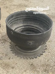  1 قواوير لزراعة تم عملها من كوشوك عجل السيارة