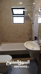  10 شقه موقع ممتاز للإيجار السنوي بوسط عمان