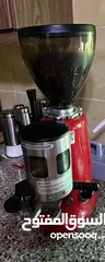  1 مطحنة قهوة صناعية بحالة الوكاله شبه جديده