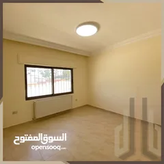  11 شقة طابق اول في مرج الحمام قرب مدرسة الخمائل مساحة 185م