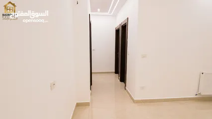  9 شقة لقطة للبيع طابق ارضي مع حديقة شارع المطار النخيل  شقة مساحة 185م وترس خارجي 220 م وكراج مستقل