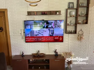  3 طاولة شاشة مع ديكور للحائط