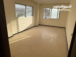  30 شقة طابقية مطلة للبيع بسعر مغري واصل جميع الخدمات موقع استراتيجي