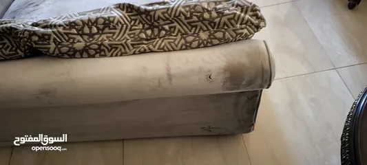 8 للبيع كنبايه قطعتين بيج
