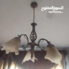  3 ثريات مستعمله بحاله ممتازة الاضاء ممتاز