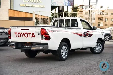  7 Toyota Hilux 2023  تويوتا هيلوكس كبينه واحده واطي 2023 جير عادي عداد زيرو كفاله الشركة