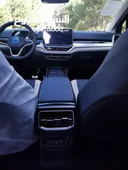  6 Volkswagen ID.6 Crozz PRO PIANO BLACK 2024 GOLD البيع كاش أو أقساط