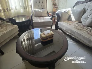 4 طقم كنب فاخر للبيع مستعجل – بحالة الوكالة للجادين فقط