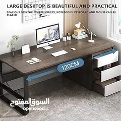  9 مكتب فاخر بتصميم عصري أنيق سطح خشبي متين بلون داكن فاخر يعطي لمسة فخامة .