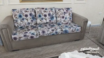  1 كنب جلوس خشب زان بحالة ممتازة  نظيف