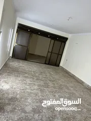  3 بيت  مساحه 200 متر للبه في الشرطة  بجانب ابو طيارة