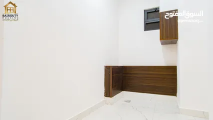  10 شقة لقطة للبيع طابق ارضي مع حديقة شارع المطار النخيل  شقة مساحة 185م وترس خارجي 220 م وكراج مستقل