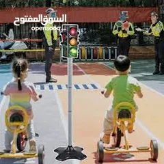  9 عامود اشارة مرور  و تنظيم المرور و اشارات سير المشاه المروريه  لضاءه و صوت  و انتقال للون كما هي بال