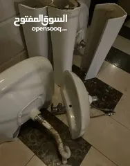  2 مغاسل ومرايات للبيع نظيفه