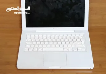  4 APPLE Macbook 2008