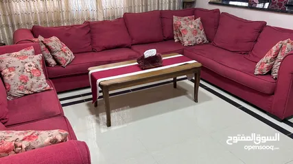  5 طقم كنب كورنر تفصيل بحالة جيدة جدا للبيع بداعي التغير بسعر لقطة و جودة رائعة