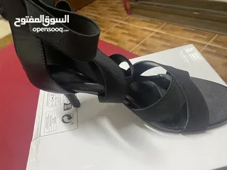  2 هيلزات كعب عالي مريح بحالة الجديد سايز 41 بلبس 40 و 41 استعمال خفيف جدا