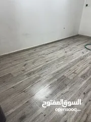  3 باركية الماني مستعمل على الارضية غير مفكوك غرفتين كل وحده 4/5 اللون رمادي وعسلي