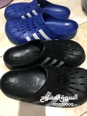  12 جزمتين اديداس (ADILETTE CLOGS) نظيفة للبيع بسعر جبار