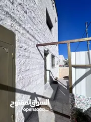  3 منزل طابقين للبيع في منطقة عدن المرقب
