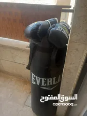  1 كيس ملاكمه اصلي ونضيف مع قفازت 30
