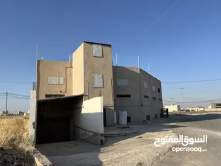  5 مستودعات معارض شارع البتراء اربد للايجار كامل المبنى 7 أبواب 1000 متر 3 طبقات على 3 شوارع
