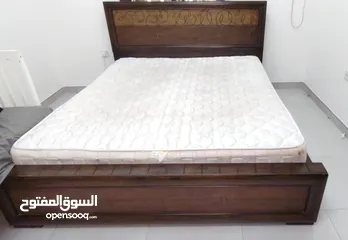  1 سرير مستعمل شبه جديد ،(خشب ماليزي)